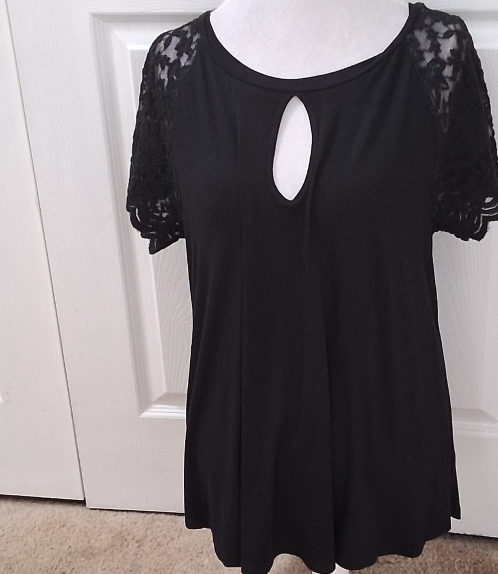 NWT Ambiance Lace Sleeved Black Cut Out Top     Size 3X